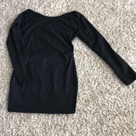 Backless dress - Picture 4 of 5